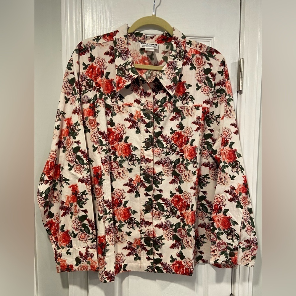 NWOT Potpourri Size 1X Rose Floral Print Button Down Denim Shacket Top Pockets